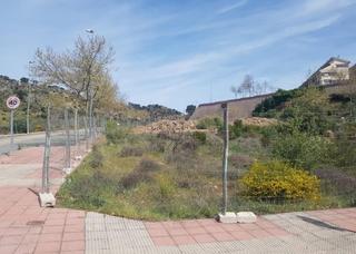 Terrain résidentiel à Zona Norte - Hospital - Urbanizaciones. Terreno en venta en altos de valcorchero  plasencia cáceres