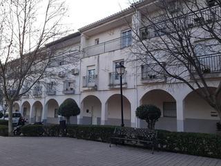 Xalet a Malpartida de Plasencia. Casa adosada en venta en pz. v centenario  malpartida de plasenc