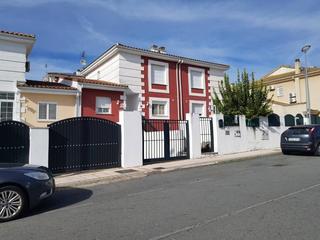 Chalet à Zona Norte - Hospital - Urbanizaciones. Casa adosada en venta en ciudad jardin  plasencia cáceres