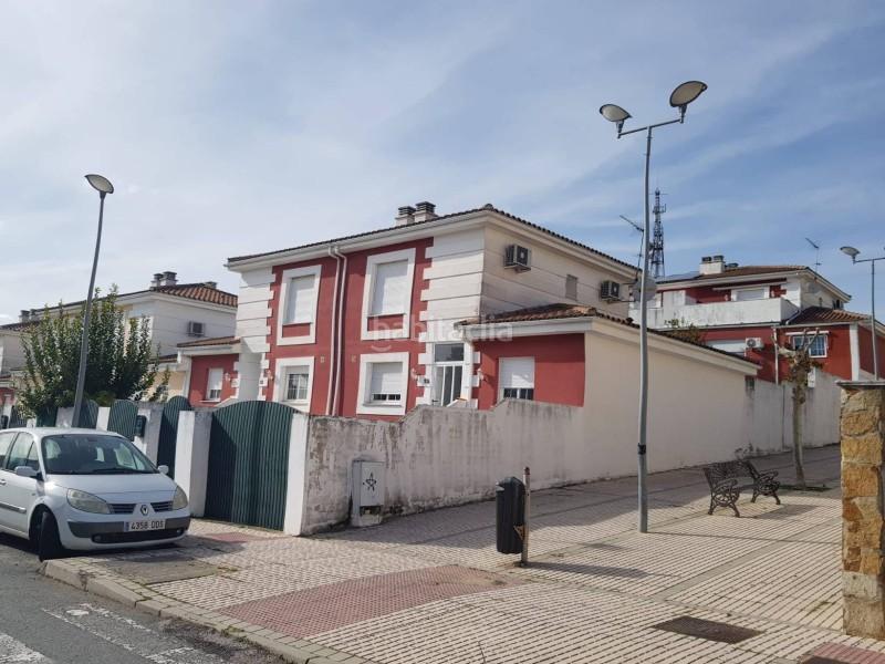 Foto 3d0b54a7-6b5f-4066-ab57-62fae3ab57ff. Chalet avec chauffage parking dans Zona Norte - Hospital - Urbanizaciones Plasencia