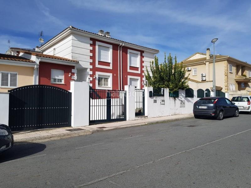 Foto e8201fb5-16b6-4821-bd58-65fa4c351a2c. Chalet avec chauffage parking dans Zona Norte - Hospital - Urbanizaciones Plasencia