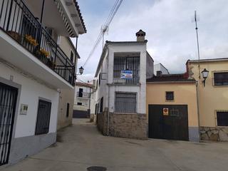 Xalet a Oliva de Plasencia. Casa adosada en venta en oliva de plasencia  calle torre  centro