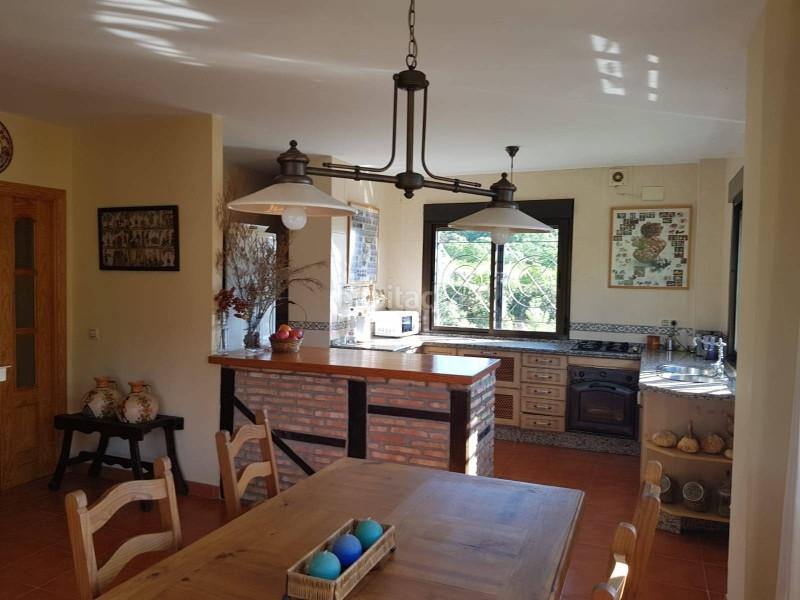 Foto 38d3c2a9-8636-4729-8840-f358f9520850. Chalet casa unifamiliar en venta en carretera del valle plasencia cáceres en Casas del Castañar