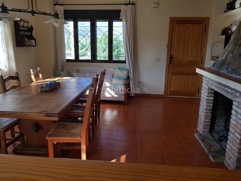 Foto e4b3a4ff-eaa2-44df-b881-53e8f4b3c015. Chalet casa unifamiliar en venta en carretera del valle plasencia cáceres en Casas del Castañar