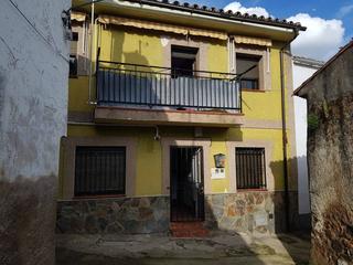 Xalet a Casas de Millán. Casa adosada en venta en casas de millán cáceres
