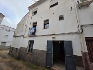 Chalet en Serradilla. Casa adosada en venta en centro  serradilla cáceres