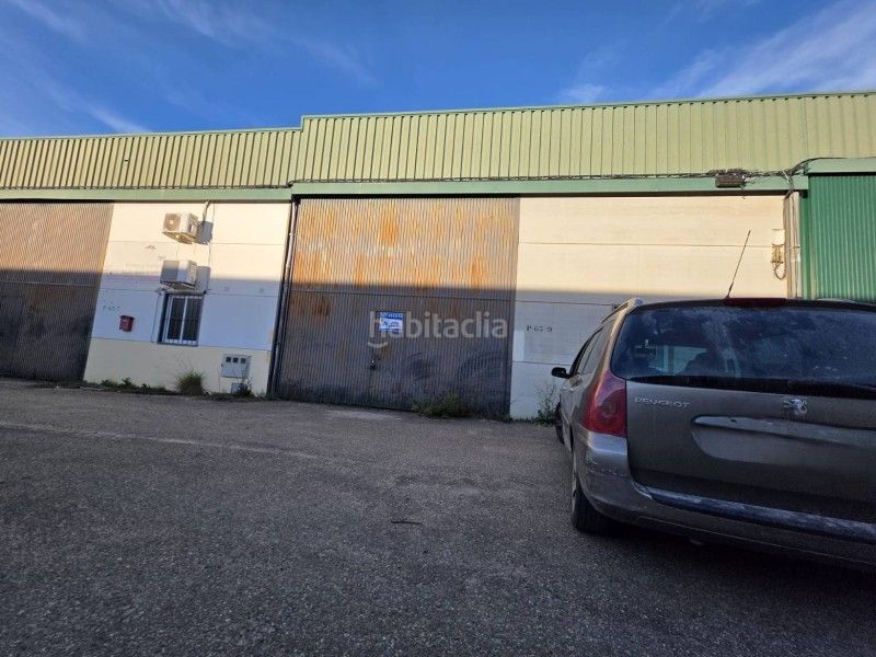 Foto a4c610f4-2947-40a5-80a5-2842d60196cf. Nau industrial a Miralvalle - Av. Virgen del Puerto - La Data Plasencia