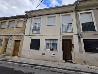 Xalet a Centro Ciudad. Casa adosada en venta en avenida la salle  plasencia cáceres