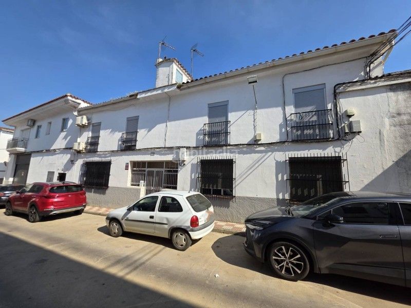 Foto 0bddc088-d18d-47cb-8109-87c0cd8c4a57. Xalet amb aparcament a Serradilla