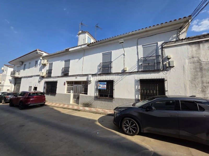 Foto f9e77f63-8d6f-4f13-953b-e304233757d2. Xalet amb aparcament a Serradilla
