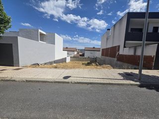 Wohngrundstück in Zona Norte - Hospital - Urbanizaciones. Terreno en venta en ciudad jardin  plasencia cáceres