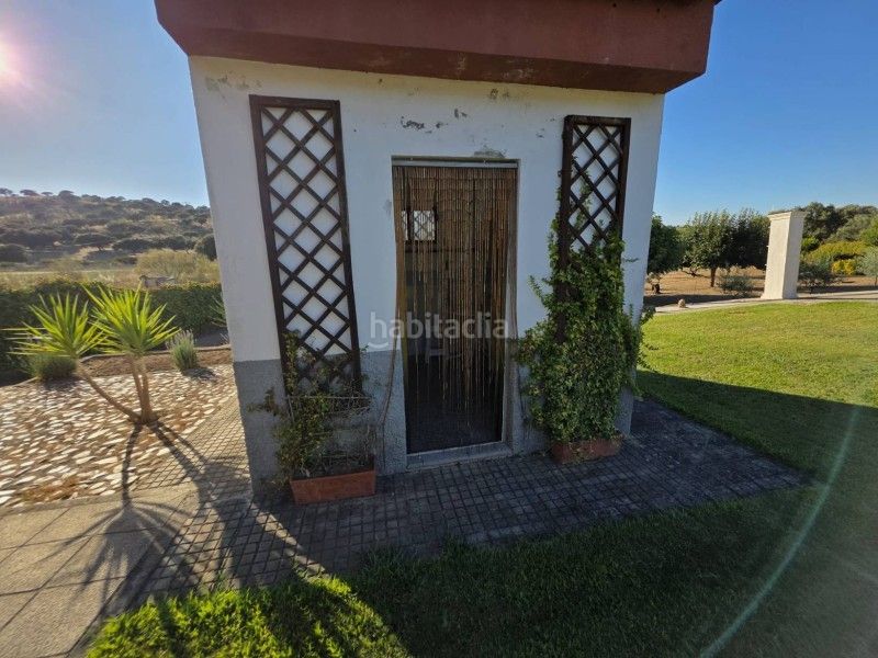 Foto 5056c495-80ff-4029-ad74-315889a46173. Xalet amb piscina a Malpartida de Plasencia