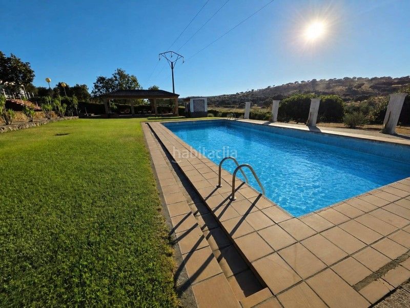 Foto a5c66748-7512-4005-9bbe-762a530028a3. Xalet amb piscina a Malpartida de Plasencia