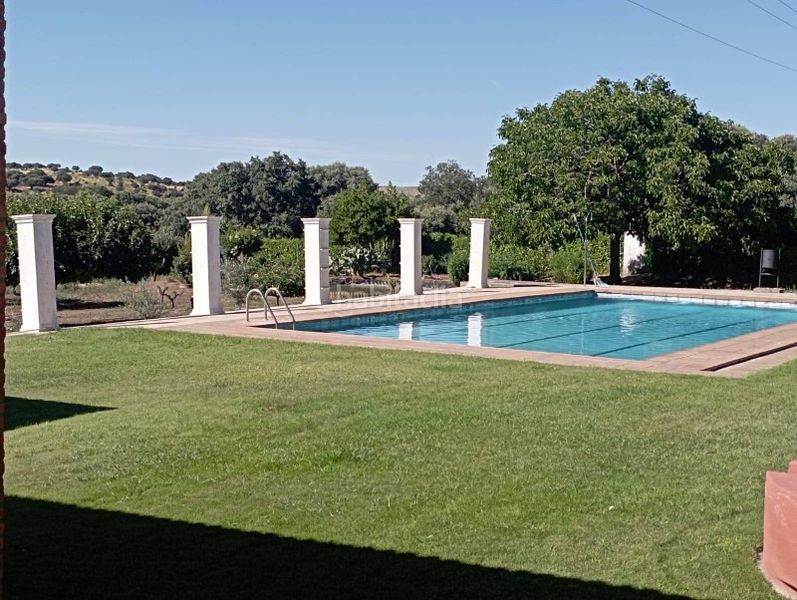 Foto b182e4d5-c3f1-4ab7-8c1b-2b4bb50438ce. Xalet amb piscina a Malpartida de Plasencia