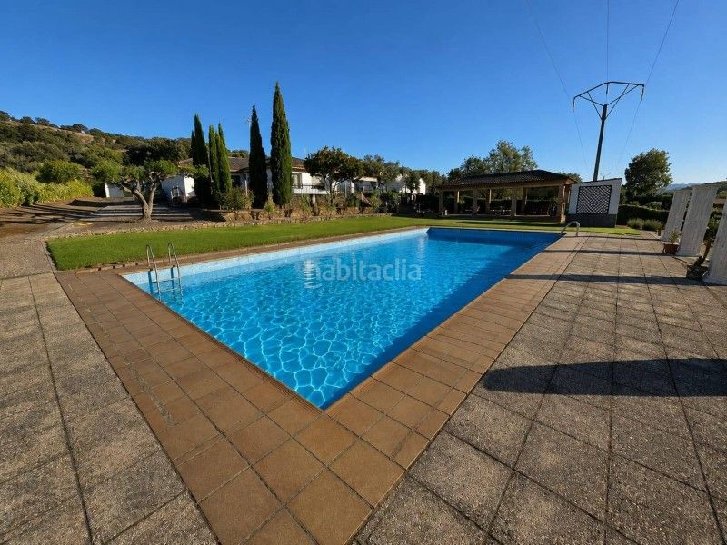 Foto d0f6e798-fd4a-435d-ae71-25ccf67578e1. Xalet amb piscina a Malpartida de Plasencia