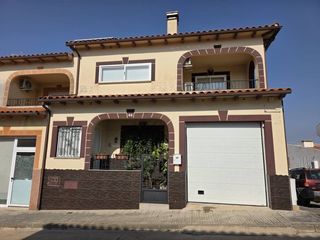 Chalet in Malpartida de Plasencia. Casa adosada en venta en malpartida de plasencia cáceres