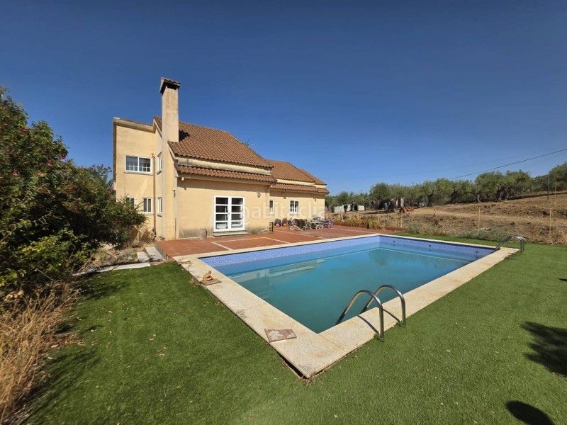 Foto baf72f0e-a595-4a44-91b9-4d95b251142f. Xalet amb calefacció aparcament piscina a Miralvalle - Av. Virgen del Puerto - La Data Plasencia