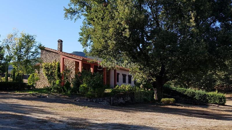 Foto 37228278-e9c7-41c0-a4de-bdf076d74f1d. Chalet casa unifamiliar en venta en a un kilómetro del centro cáceres en Valverde del Fresno