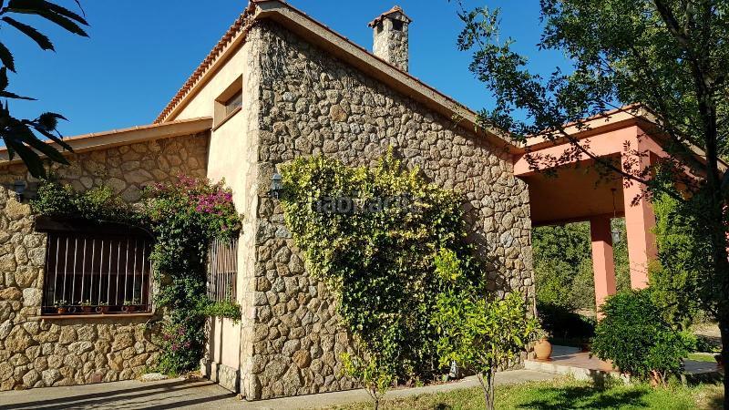 Foto cb13ec4e-0042-45f4-8596-ffa1d3cb8a2c. Chalet casa unifamiliar en venta en a un kilómetro del centro cáceres en Valverde del Fresno