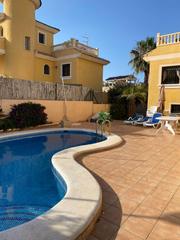 Chalet à Los Almendros. Se vende chalet con piscina privada en villamartínfilipinas