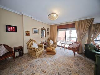 Etagenwohnung in Centro - Muelle Pesquero. Piso en torrevieja centro con 4 habitaciones