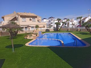 Casa en Los Almendros. Bungalow en planta alta con 2 habitaciones en orihuela costa
