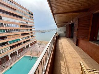Appartement à El Acequión. Piso de 3 habitaciones con vistas al mar en torrevieja