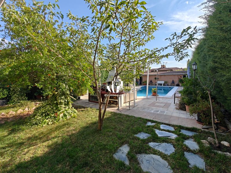 Foto 2460e640-3383-4738-8f03-fe8e0f2ea66a. Xalet amb xemeneia calefacció aparcament piscina a Rivas - Vaciamadrid