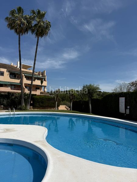 Foto 65e80d8f-90b9-4a12-9dd3-8482ec9be4b2. Pis amb aparcament piscina a Bel - Air Estepona