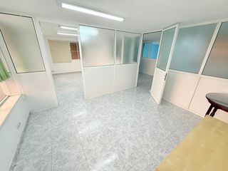 Office space in Calle blanco coris 12. Oficina en venta en carranque, cruz de humilladero, málaga