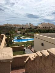 Maison jumelée à Almayate Bajo. Chalet adosado en valle niza