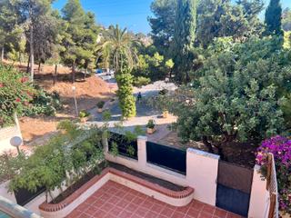 Chalet en Cerrado de Calderón - Hacienda Paredes. Chalet adosado en esquina cerrado de calderón