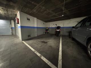 Aparcament cotxe  Orient. Se vende plaza de aparcamiento en carrer orient