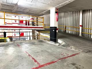 Autoparkplatz in La Devesa. Parking ronda ferran puig, la devesa, girona