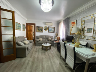 Appartement à Eixample Nord. Amplio piso reformado de 3 dormitorios y 1 baño en el corazón de