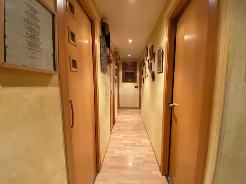 Foto 280744af-6b8e-4e08-bb17-04ba3b1480eb. Ático vive en las alturas ático con encanto, luz natural y una terraza de ensueño en Girona