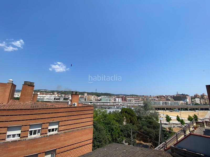 Foto 5a4af1f8-be86-41a1-acac-3f44bca16bef. Ático vive en las alturas ático con encanto, luz natural y una terraza de ensueño en Girona