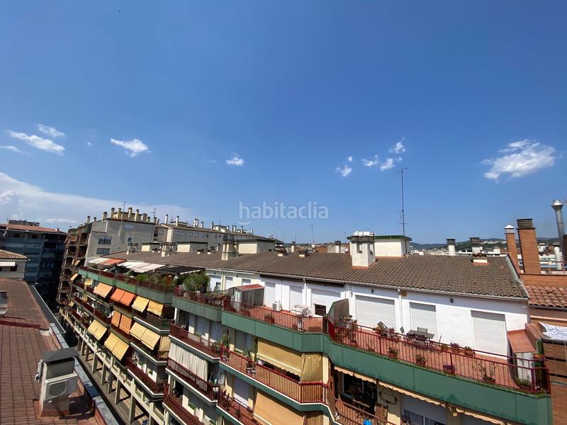 Foto 636a6f26-68be-4765-906a-fae28d6b868b. Ático vive en las alturas ático con encanto, luz natural y una terraza de ensueño en Girona