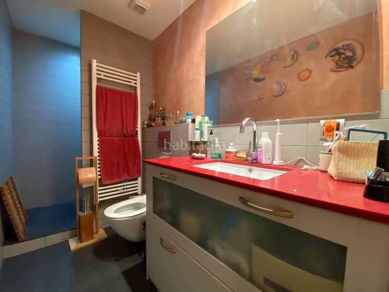 Foto 911695d1-097b-4298-af3c-141e740392b2. Ático vive en las alturas ático con encanto, luz natural y una terraza de ensueño en Girona