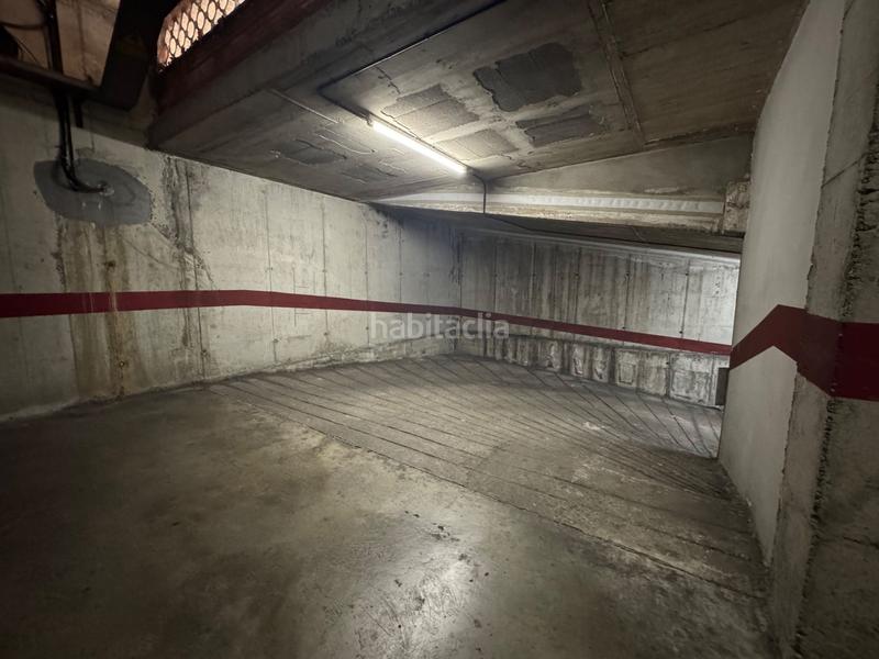 Foto f7acb323-8913-4fc3-a483-551e333e2448. Parking coche en La Devesa Girona