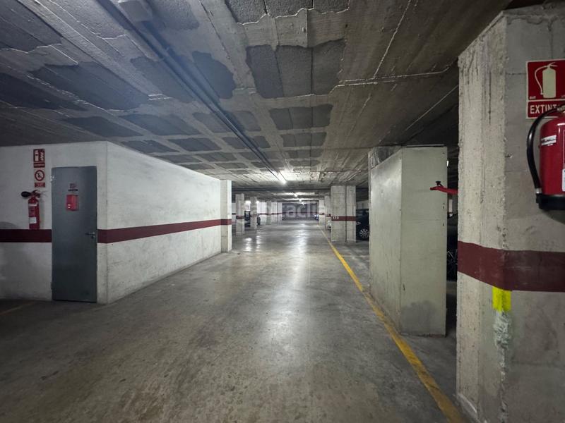 Foto fbbfb82b-f681-407d-859a-bdcb903d1353. Parking voiture dans La Devesa Girona