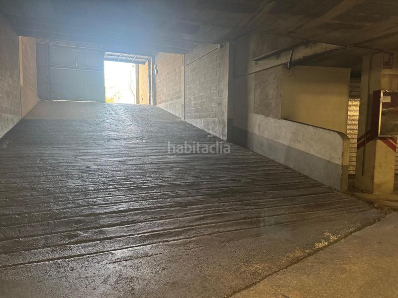 Foto 7ff842e9-db71-444d-9859-6bdeffdf2ff3. Autoparkplatz in Veïnat Salt