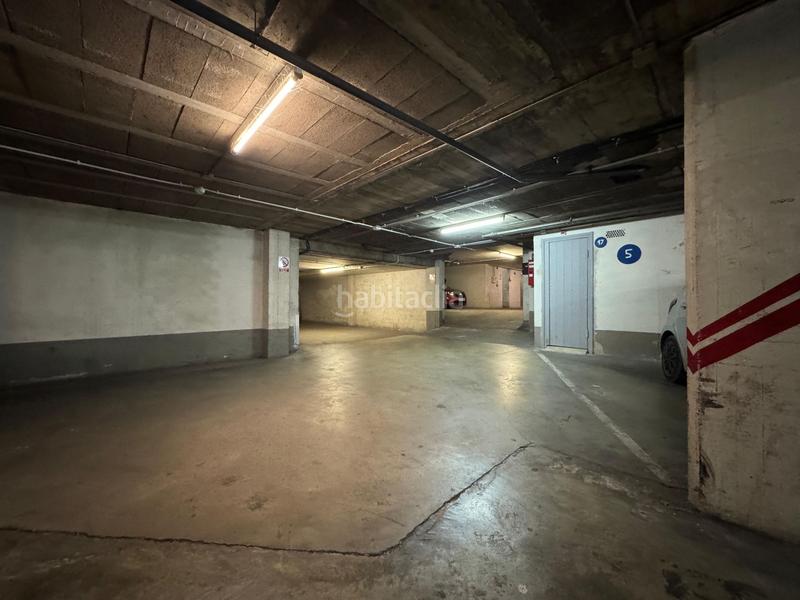 Foto bc0e471e-f4b8-47de-ab3e-34f0f2254bcd. Autoparkplatz in Veïnat Salt