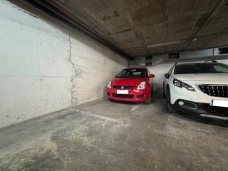 Parking voiture à JOSEP MARIA GIRONELLA POUS