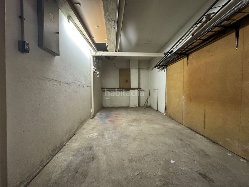 Foto 320003e5-bdf9-41fa-818e-fe0aff2592a1. Aparcament cotxe a Centre Salt