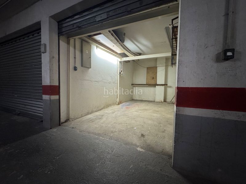 Foto a0b67541-3ed1-4689-b730-652a404599a7. Aparcament cotxe a Centre Salt