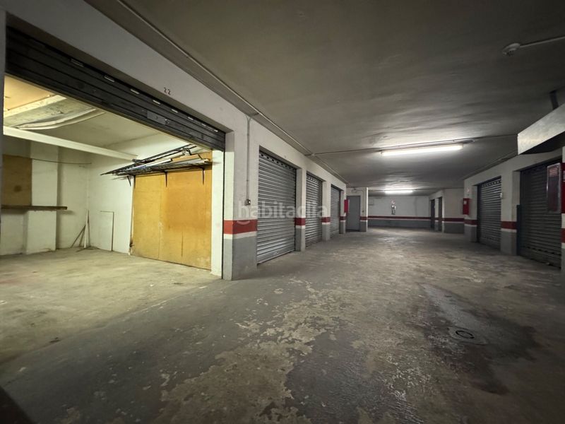 Foto daa20c85-ee8f-4cb2-a3c4-951fb59530b6. Aparcament cotxe a Centre Salt