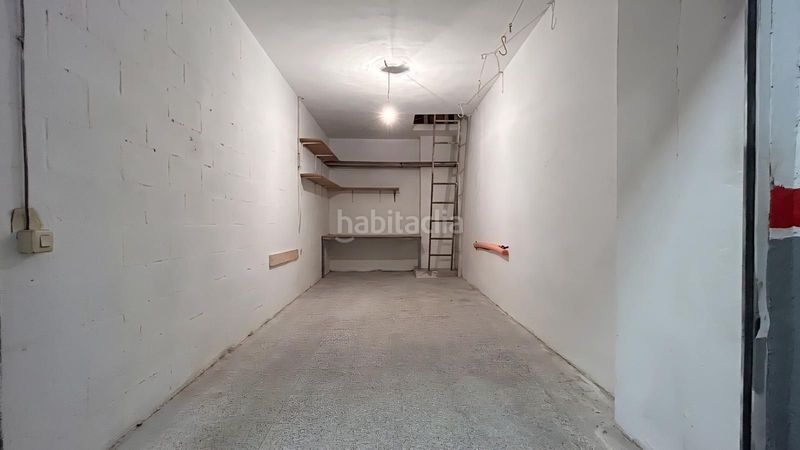 Foto a6ea79f7-cf8b-4e19-beb2-a02bacc13b38. Parking coche en Centre Salt