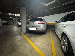 Aparcament cotxe a NARCÍS MONTURIOL