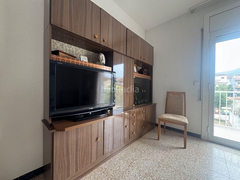 Foto f4d1f11d-45b9-4cf7-b166-6fbf85f32bc3. Casa adosada en Olot